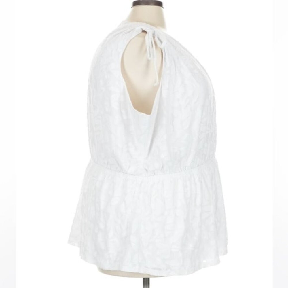 NWT Lane Bryant White Textured Ruched Shoulder Peplum Blouse Size 26/28 - Picture 2 of 6